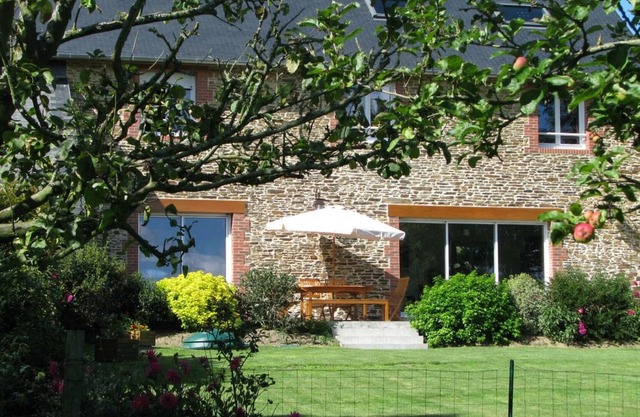 Gite Saint-André-de-l'Épine, 3 bedrooms, 8 persons