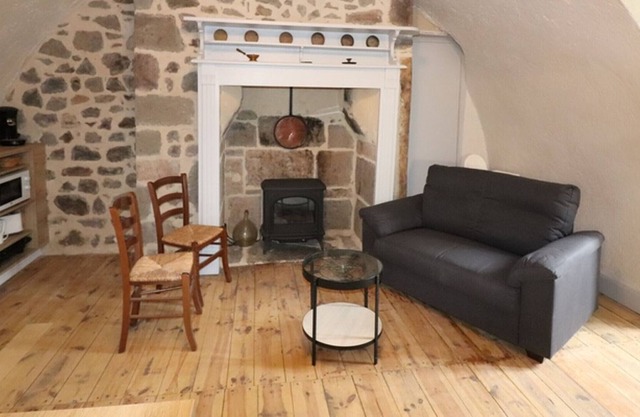 Gite Saint-Jacques-des-Blats, 2 bedrooms, 4 persons
