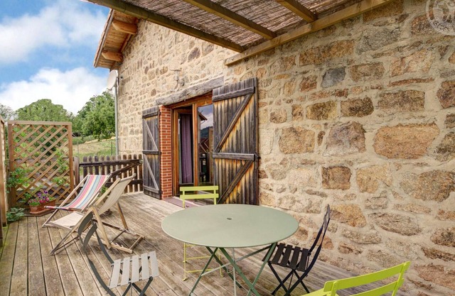 Gite Saint-Romain-d'Urfé, 5 bedrooms, 11 persons