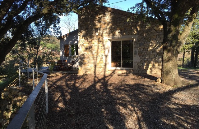 Gîte with spacious terrace, beautiful views, close to shops and rivers