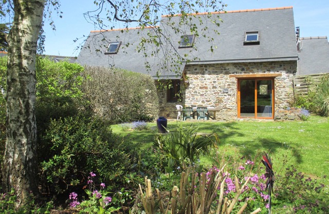 Gites sleeps 10 with pool, games room, minutes from the sea
