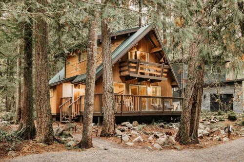 Glacier Springs Cabin 27 - A private 2-story cabin pet-friendly