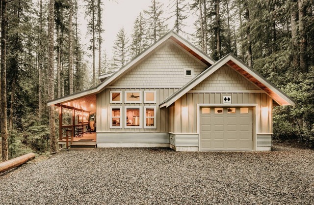🌟 Glacier Springs Cabin #52 - Hot Tub - Wi-Fi - BBQ - Pets Ok - Sleeps 6 🐶❤
