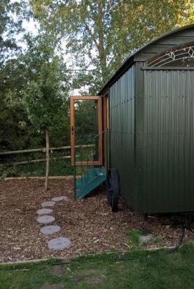 Glamping Malvern shepherd hut