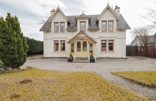 GLENCANISP, family friendly, with open fire in Aviemore
