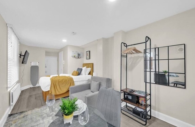Glimmering Comfort: Spacious Studio for 3!