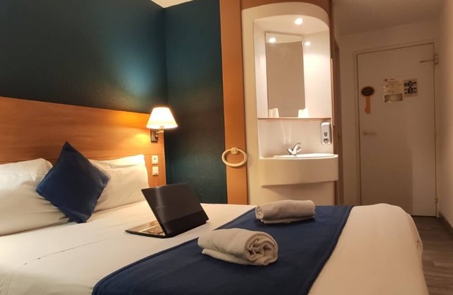 Glisy Hotel