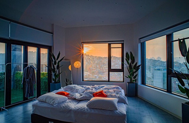 glue Hotel
