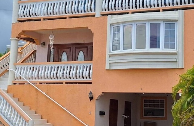 GoBajac Villa (Sleeps 10)