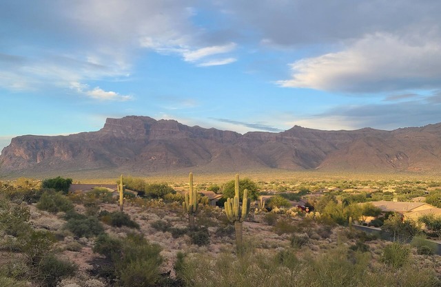 Gold Canyon, Arizona. Hiking and golfing nearby. nAZ TPT 21549812