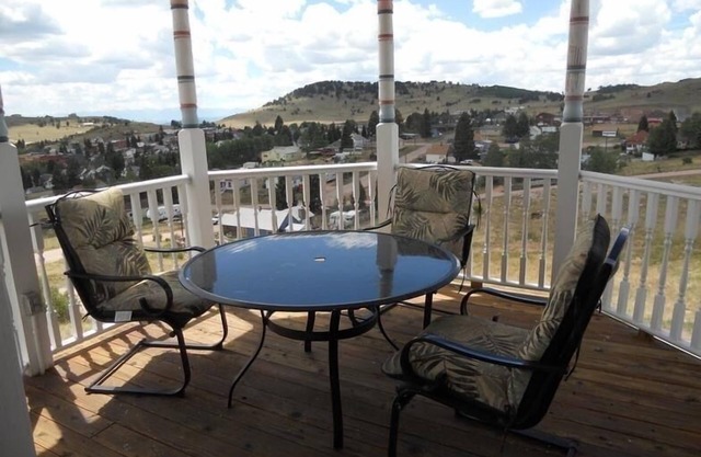 Gold Strike Inn Beautiful, luxurious and completely renovated Victorian mansion