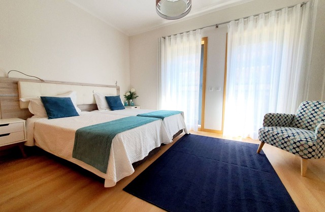 Golf, beach, country and city. Central and modern for up to 5 guests
