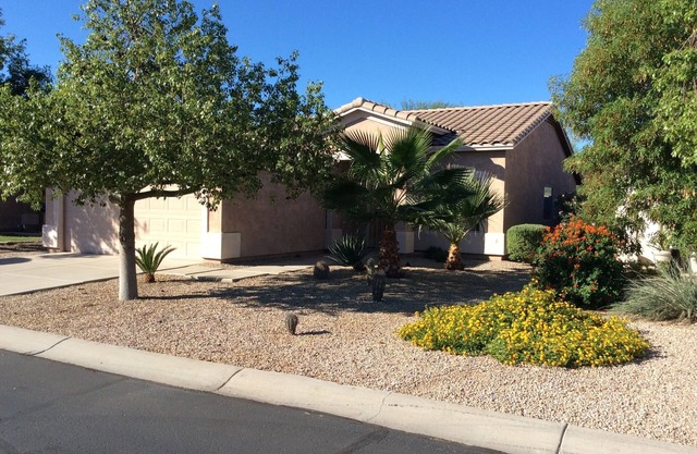 Golf Coarse Home in Gated Community. Quiet, comfortable with great sunset views.
