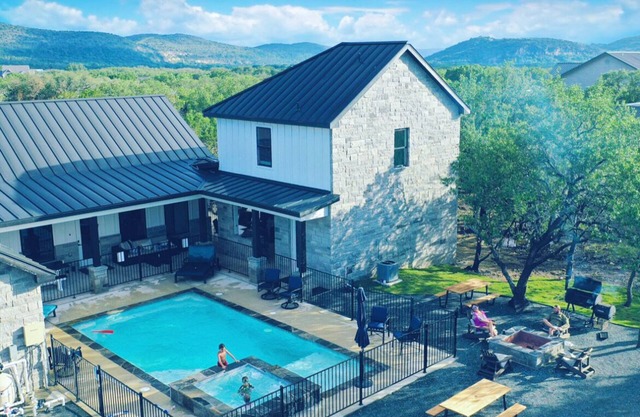 Golf Course Home in Concan, Sleeps 25