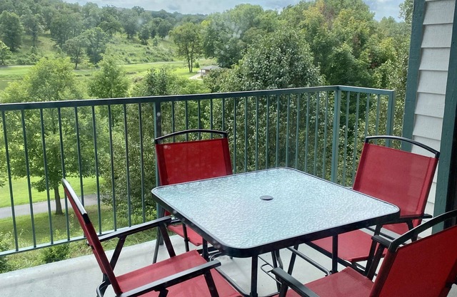 Golf Course View, Walk-in NO stairs! No pets allowed