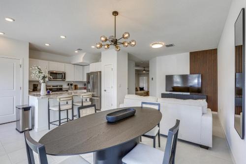 Golf Getaway 6 Mi to Coast Palm Beach Convenience