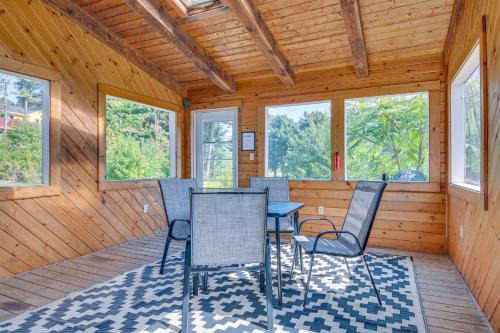 Golf, Hike and Explore Family Home in Pembroke!