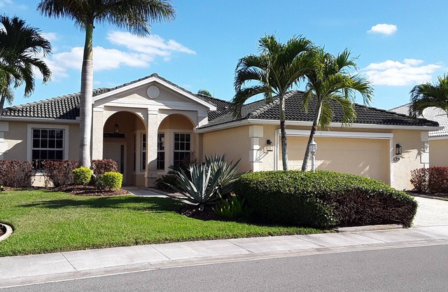 Golf & Pond View home in gated community, sleeps 6