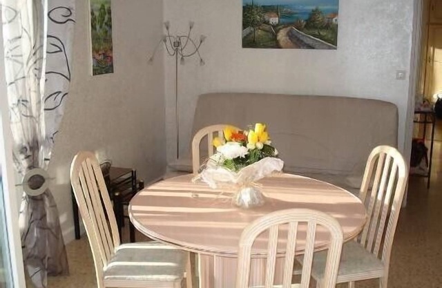 GOLFE JUAN 10 MINUTES FROM CANNES - Apartment T3 4th AND LAST FLOOR SEA VIEW
