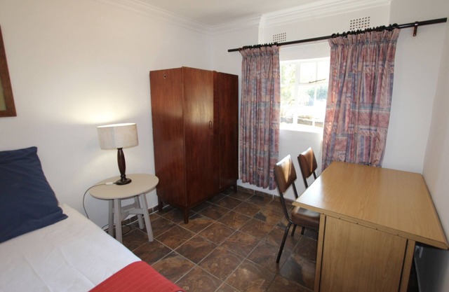 Golfview Lodge, secure country cottage on private estate .