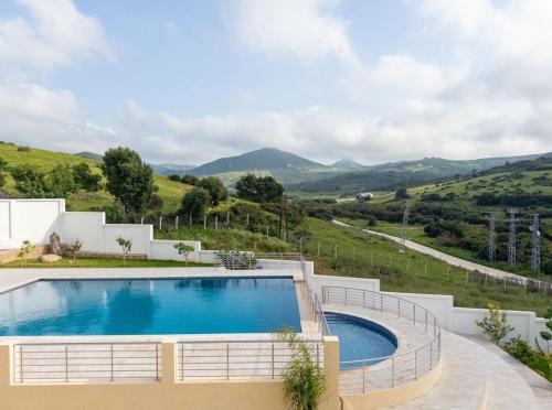 Good Life Top House Btw Sea & Montain