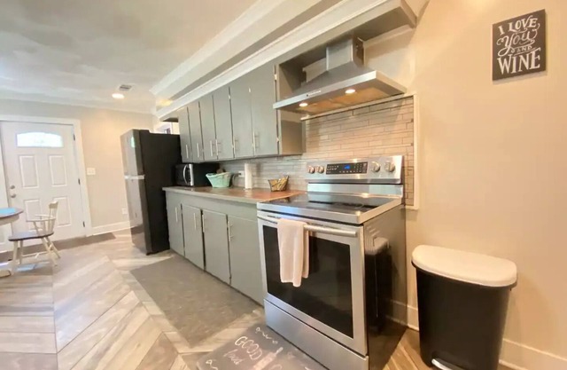 Gordon Creek - Charming House Close to Downtown!