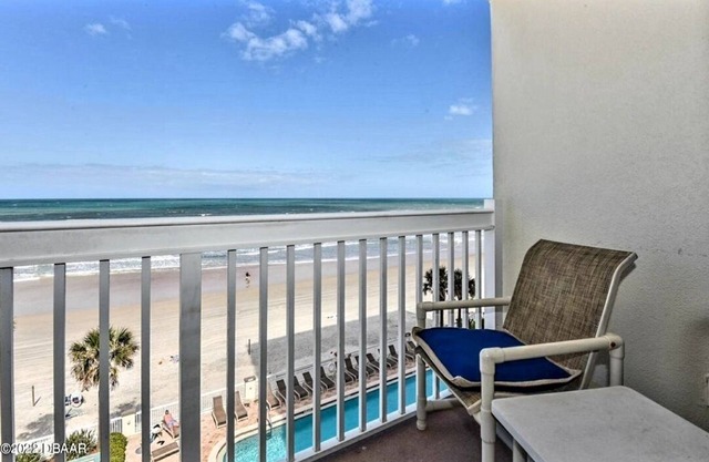 Gorgeous 1 bdrm private balcony full kitchen direct oceanfront