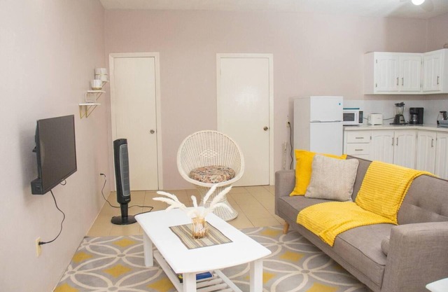 Gorgeous 2-Bed Apartment 3 in St Johns cosy