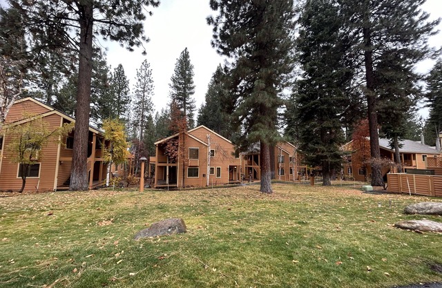Gorgeous 2 bed/2 bath ground floor unit in the McCloud community