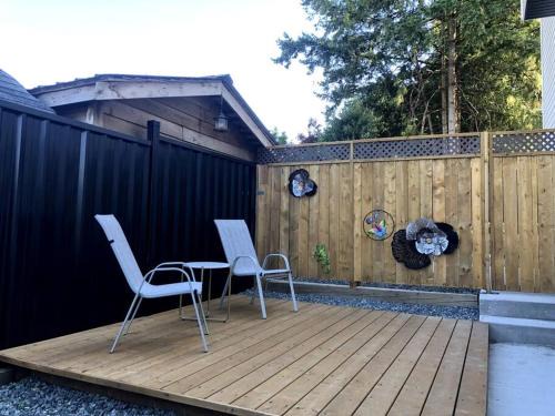 Gorgeous 2 Bedrooms Suite Private entrane with patio-Free Parking