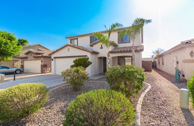 Gorgeous 3 bed/2.5 Bath w/Heated Pool in San Tan Valley