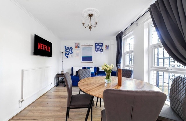 Gorgeous 3 bed flat w/ great central location