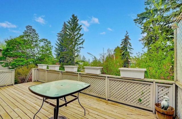 Gorgeous 3-bedroom house with AC and Hot tub for rent
