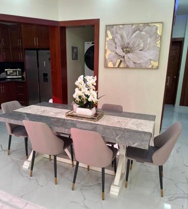 Gorgeous 3 Bedrooms and Two and a half Bathrooms Apt!