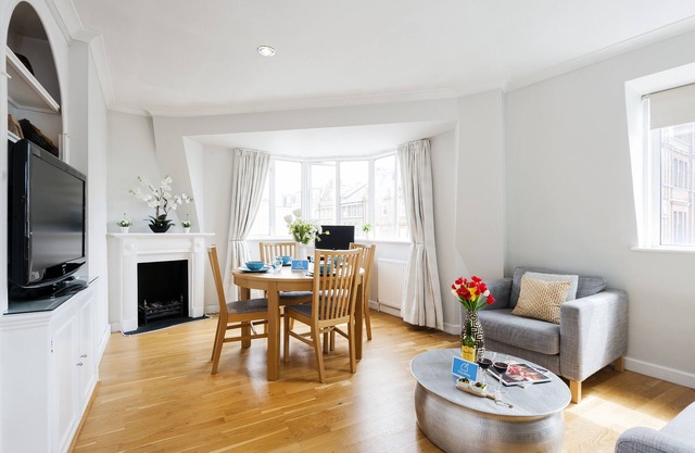 Gorgeous and bright one bedroom in trendy Chelsea