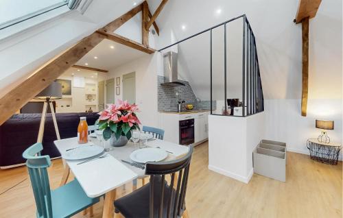 Gorgeous Apartment In Hudimesnil