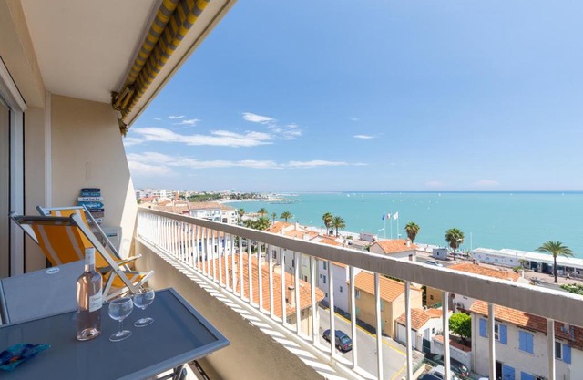 GORGEOUS APT with TERRACE, ELEVATOR, AC, FREE PARKING - Le Régis