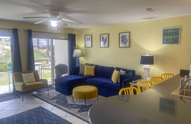 Gorgeous beachfront condo, shared pool and beach access
