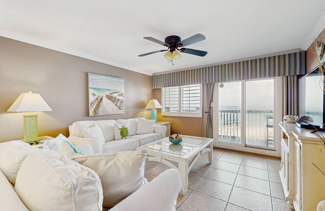 Gorgeous beachfront condo, shared pool and beach access
