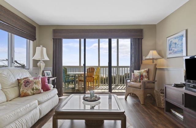 GORGEOUS CONDO WITH GREAT VIEWS IS NOW RENTING DURING THE OFF SEASON!