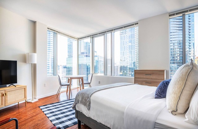 Gorgeous Downtown Bellevue Studio w/Gym, W/D, near shops, by Blueground