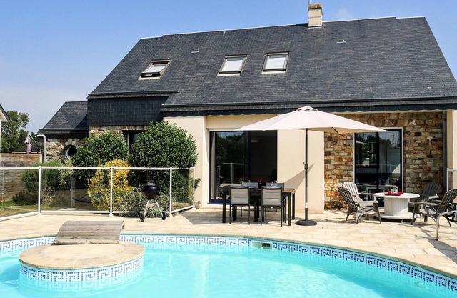 Gorgeous home in Saint-Germain-Sur-Ay