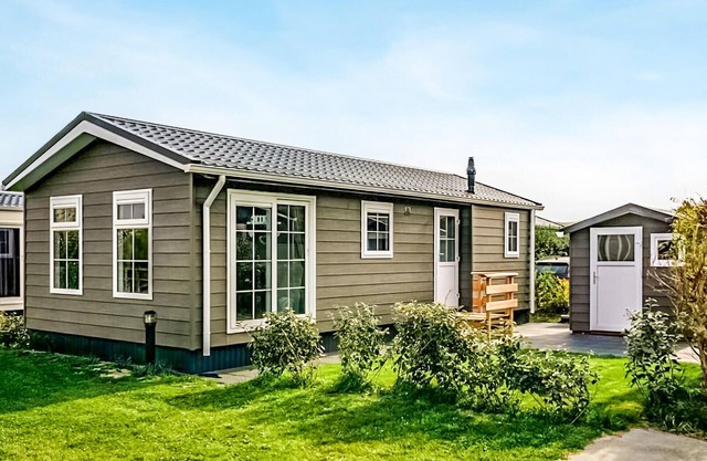 Gorgeous home in Julianadorp with WiFi