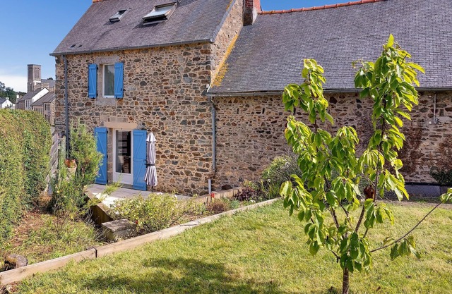 Gorgeous home in Saint-Clet with WiFi