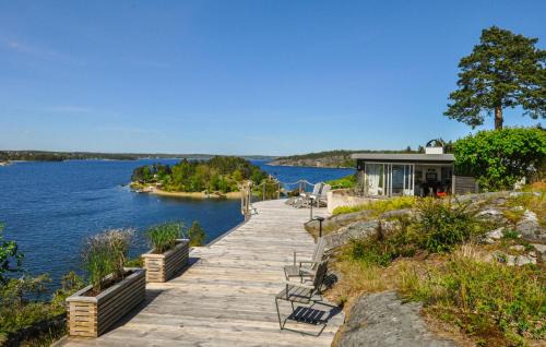 Gorgeous Home In Saltsjöbaden