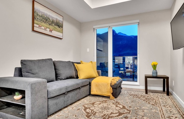 Gorgeous hotel in a home with mountain views