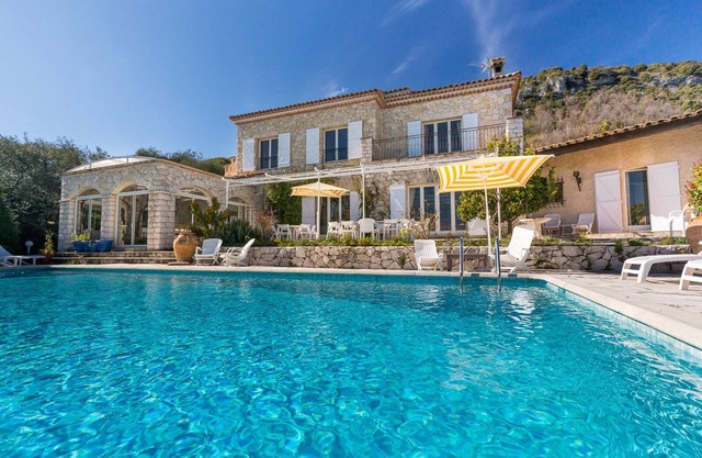 Gorgeous Large stone villa, sea views