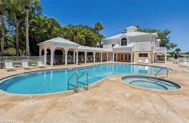 GORGEOUS - LAKEFRONT CARRIAGE HOME-1ST FLOOR LIVING-2 BED/2 BATH-2 POOLS