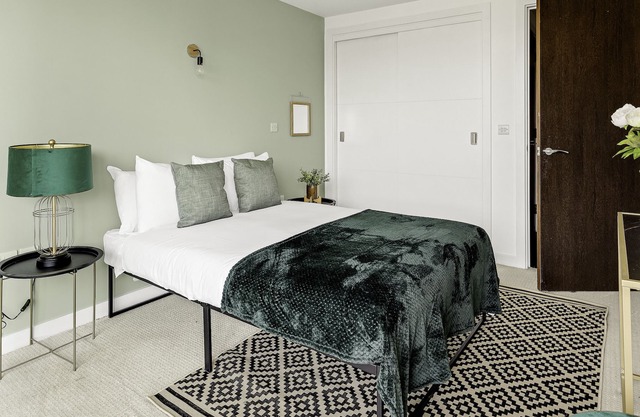 Gorgeous Mile End Flat