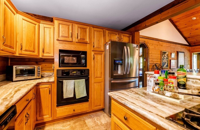 Gorgeous Private Spot on Claytor Lake! 4BR/S10